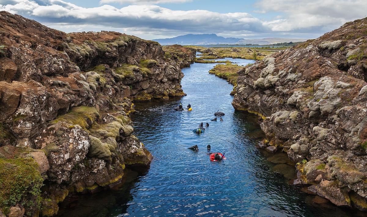 Silfra fissure snorkelling clear water