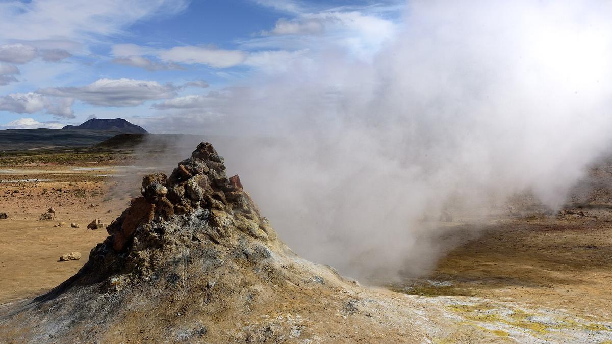 Hverir sulphur field steam Iceland