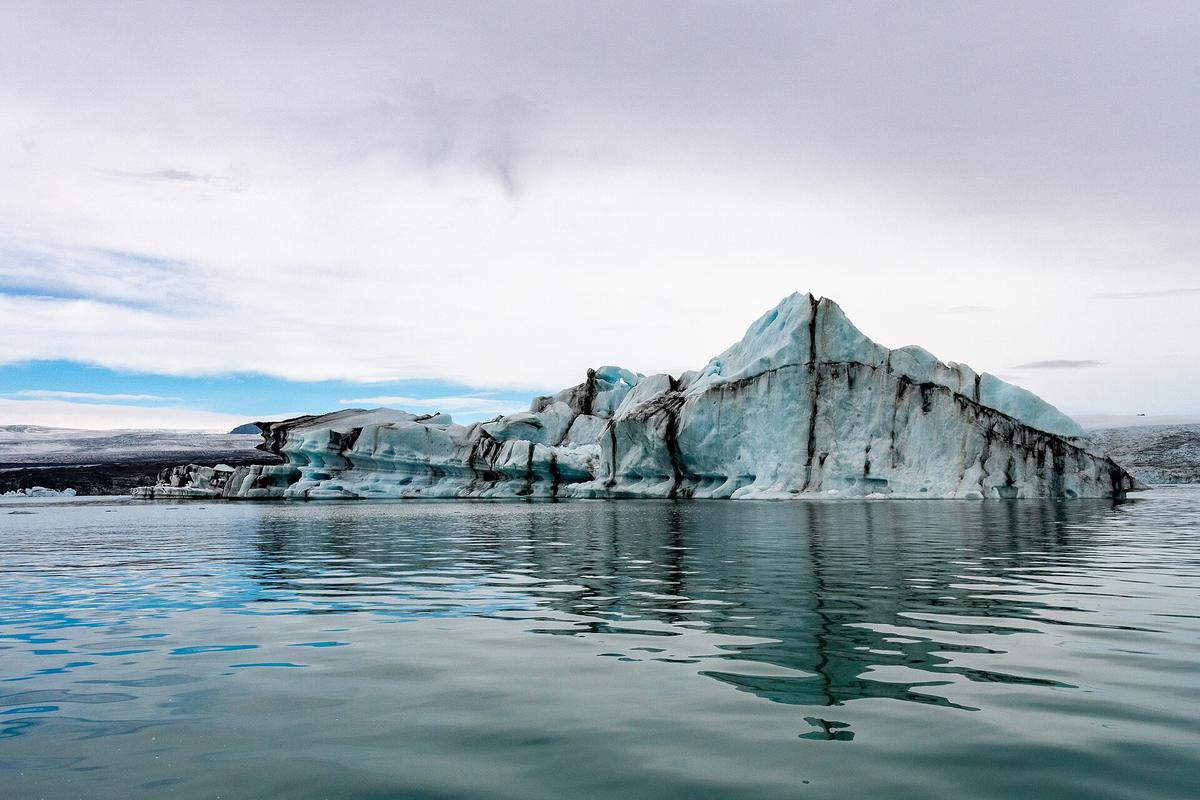 Jokulsarlon glacier lagoon icebergs